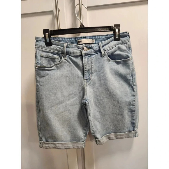 Levi's Silvertab 10" Bermuda Shorts Rolled Cuff Light Wash Sz 8 - Picture 1 of 10